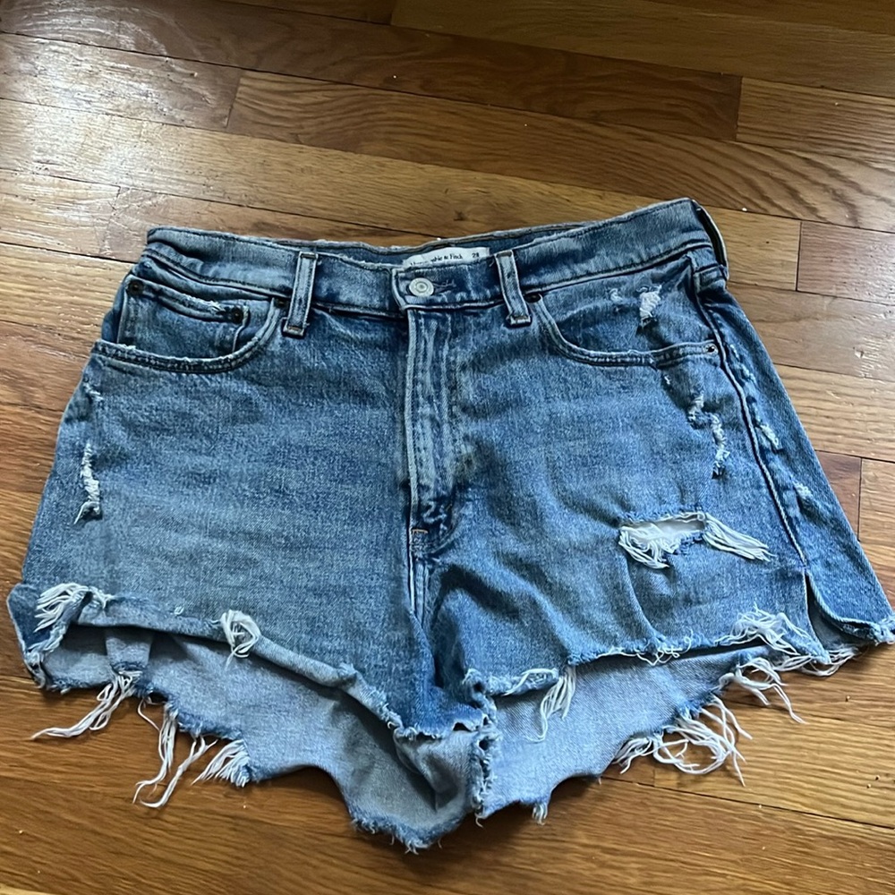 A&F Cutoff Short - High Rise Size 6